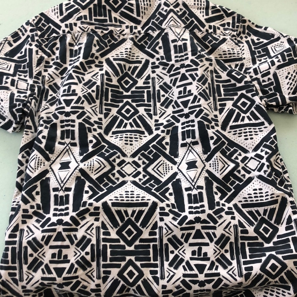 Small Button Up - Picture 4 of 4
